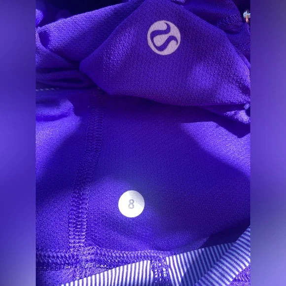 Lululemon Run: Ta Ta Topper Cool Breeze / Wee Stripe Bruised Berry, Size 8 - Picture 8 of 8